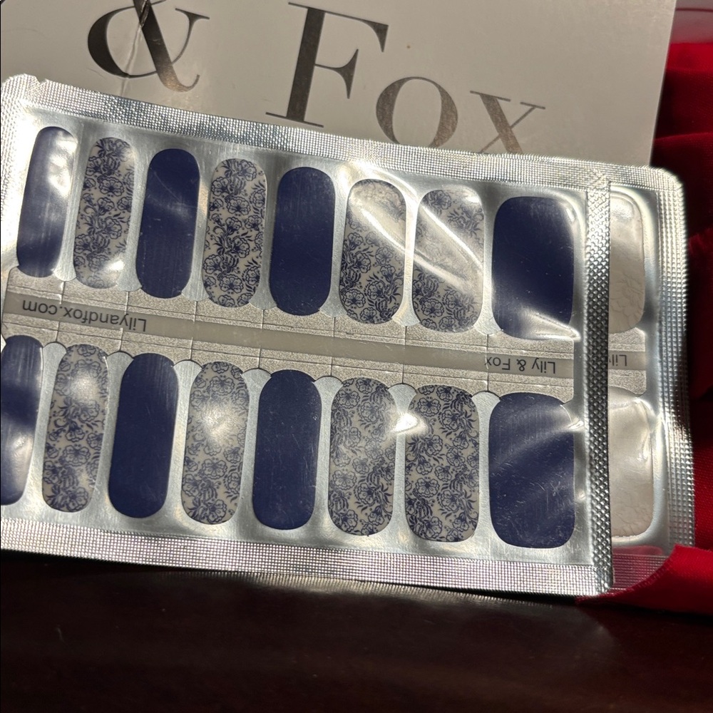 MWOT NAIL PRODUCTS GEL STRIPS: DASHING, DIVA, AND LILY AND FOX - Picture 9 of 14